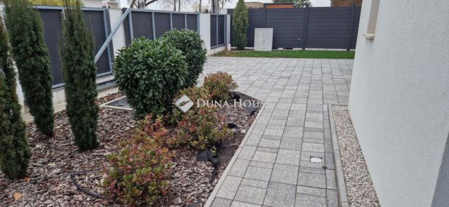 Eladó családi ház, Balatonbogláron 380 M Ft, 6 szobás