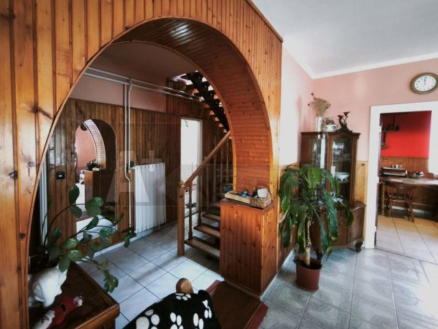 Eladó családi ház, Sándorfalván 89.9 M Ft, 5 szobás