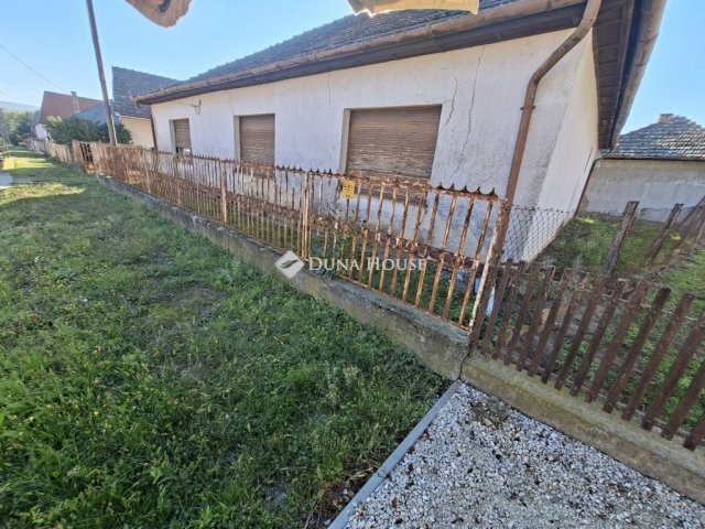 Eladó nyaraló, Szőlősgyörökön 47.999 M Ft, 5 szobás