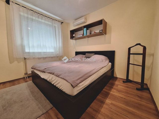 Eladó családi ház, Győrött 84.9 M Ft, 6 szobás
