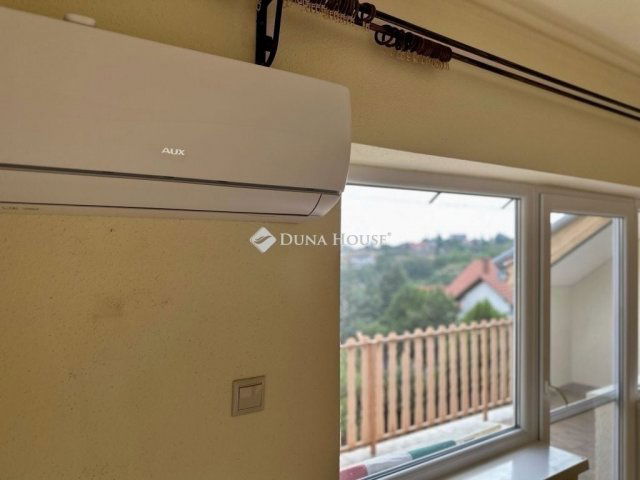 Eladó ikerház, Pécsett 99 M Ft, 4 szobás / költözzbe.hu