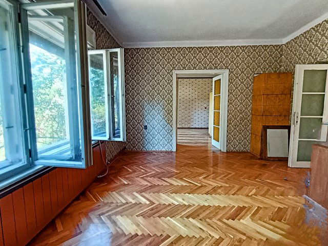 Eladó családi ház, Gyöngyösön 63.9 M Ft, 5 szobás