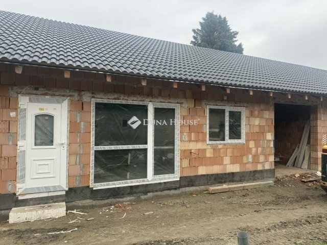 Eladó téglalakás, Szigetszentmártonban 65 M Ft, 2 szobás