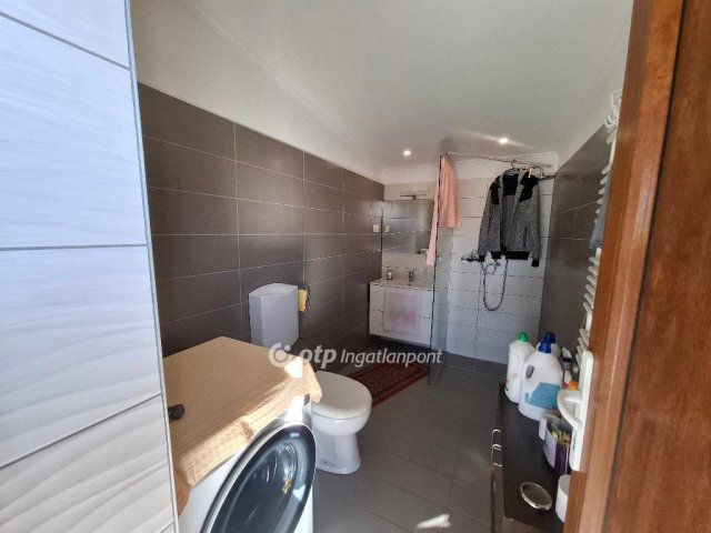 Eladó családi ház, Verpeléten 61 M Ft, 3+2 szobás