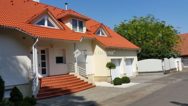 Eladó családi ház, Debrecenben 398.05 M Ft, 7 szobás