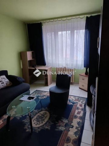 Eladó panellakás, Szegeden 48 M Ft, 2 szobás