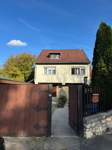 Eladó családi ház, Bakonybélben 84.9 M Ft, 5 szobás