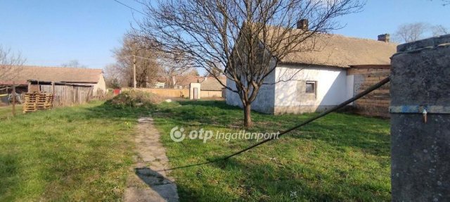 Eladó családi ház, Szekszárdon 12.5 M Ft, 1 szobás