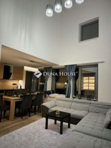 Eladó téglalakás, Esztergomban 125 M Ft, 5 szobás