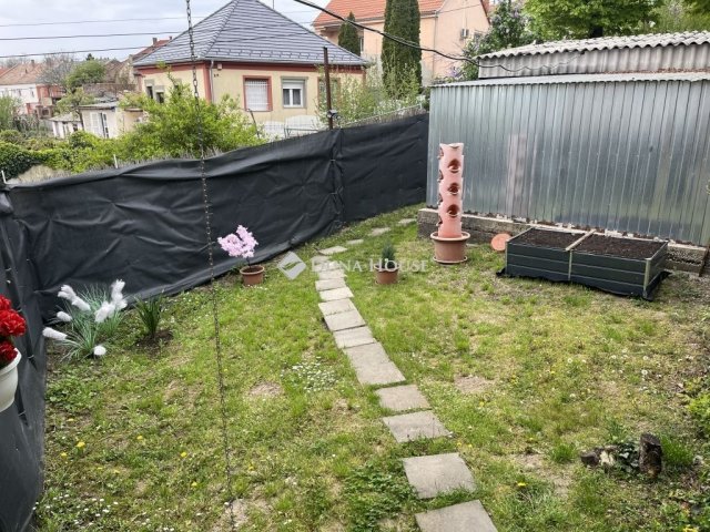 Eladó téglalakás, Pécsett 64.9 M Ft, 2 szobás