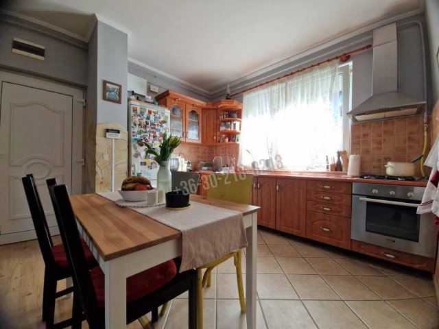 Eladó téglalakás, Egerben 69.9 M Ft, 4 szobás