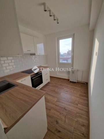 Eladó panellakás, Pécsett 57.9 M Ft, 2 szobás