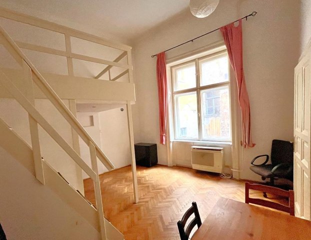 Eladó téglalakás, Budapesten, V. kerületben, Molnár utcában