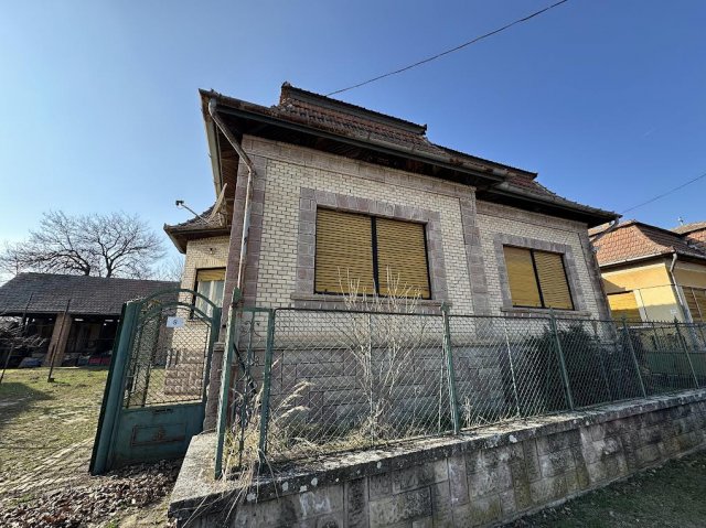 Eladó családi ház, Galgahévízen 94 M Ft, 4 szobás