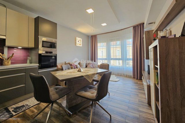 Eladó téglalakás, Győrött, Zrínyi utcában 77.9 M Ft, 3 szobás