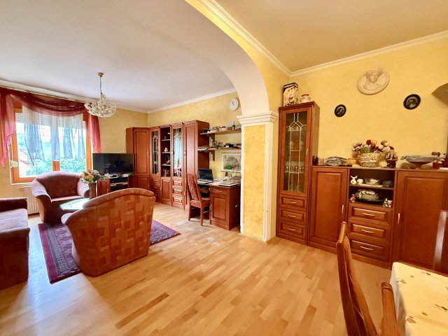 Eladó családi ház, Pécsett 89.9 M Ft, 4 szobás