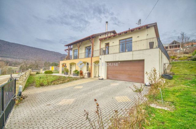 Eladó családi ház, Pilisszentkereszten 299 M Ft, 5 szobás