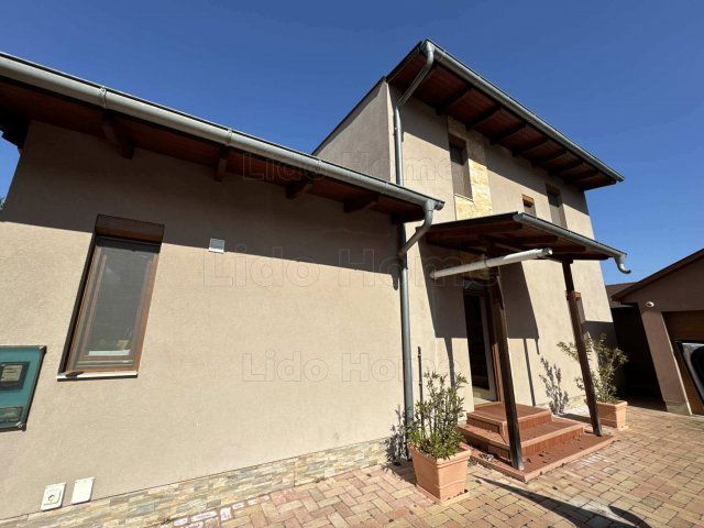 Eladó családi ház, Siófokon 180 M Ft, 5 szobás