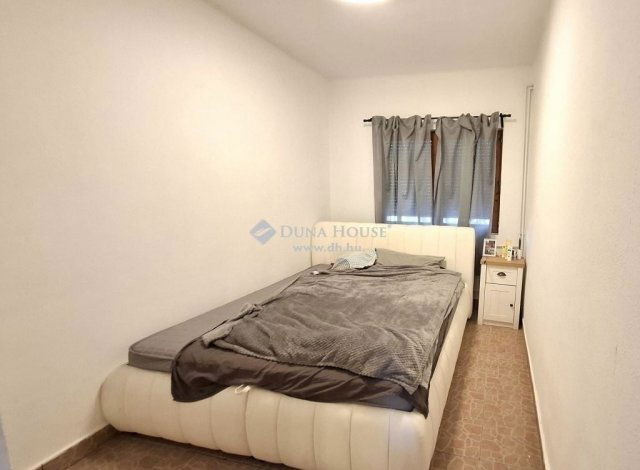 Eladó családi ház, Felsőpakonyban 114.9 M Ft, 9 szobás