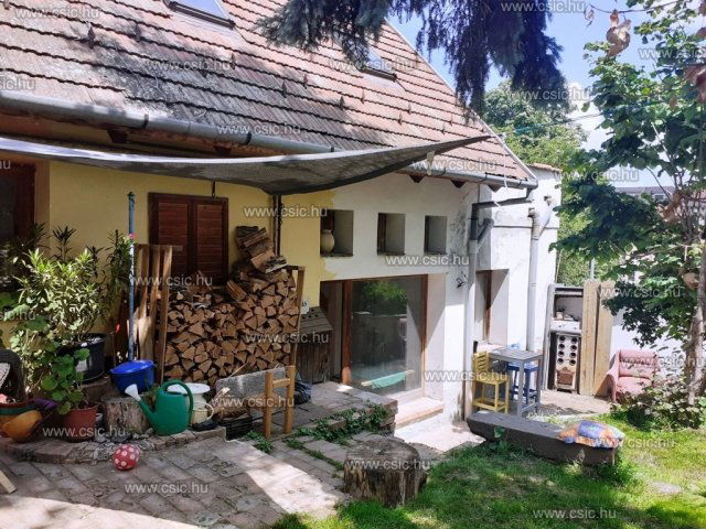 Eladó családi ház, Szentendrén 159.9 M Ft, 5 szobás