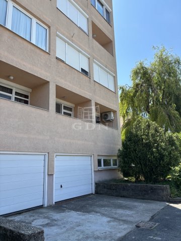 Kiadó téglalakás, albérlet, Komáromban 180 E Ft / hó, 2 szobás