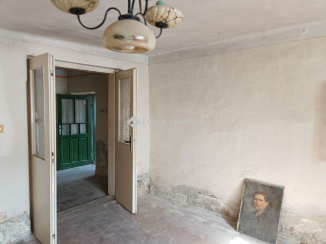 Eladó családi ház, Kiskunfélegyházán 7.5 M Ft, 2 szobás
