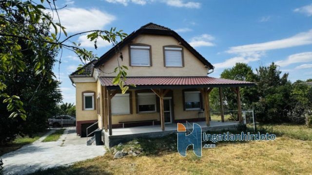 Eladó családi ház, Adonyban 69 M Ft, 7 szobás