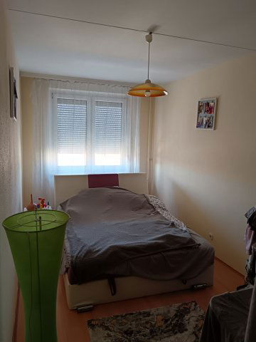 Eladó panellakás, Nyíregyházán, Fazekas János téren 39.9 M Ft