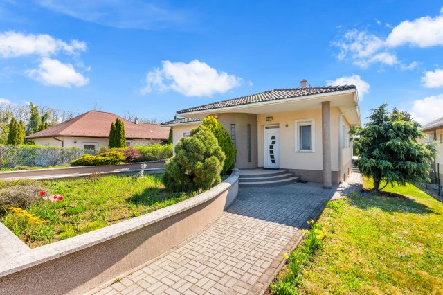 Eladó családi ház, Csomádon, Vitéz utcában 179.9 M Ft