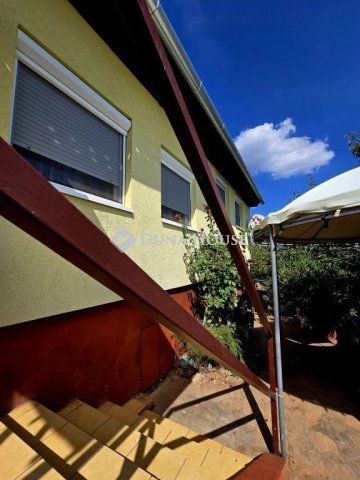 Eladó családi ház, Pécsett, Lőtér dűlőn 32.3 M Ft, 2 szobás