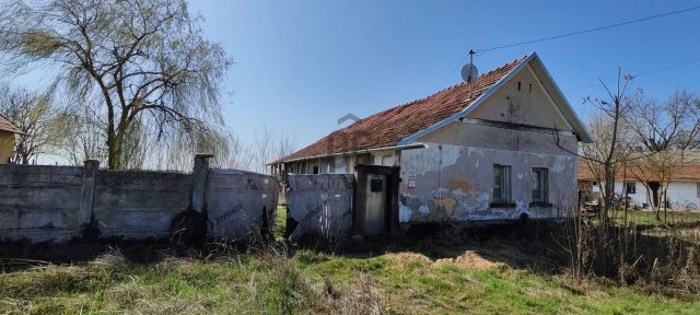 Eladó családi ház, Pitvaroson 2.3 M Ft, 3 szobás