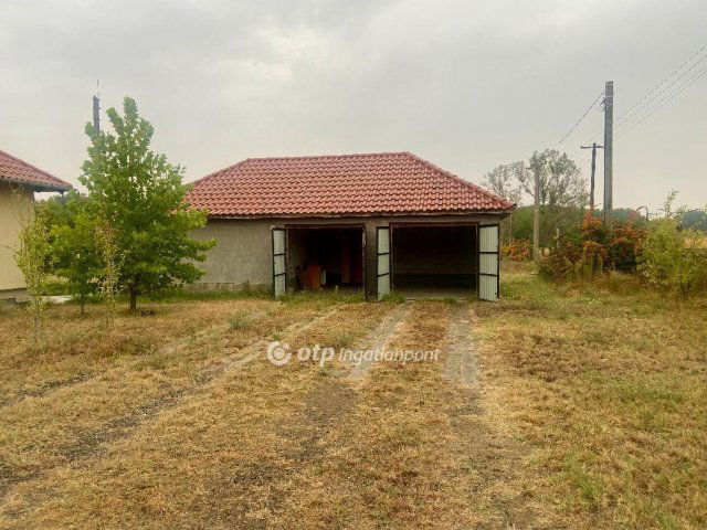 Eladó családi ház, Jászberényben 79.9 M Ft, 2 szobás