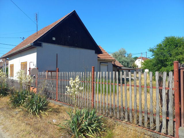 Eladó családi ház, Erdőkertesen 46.5 M Ft, 2 szobás