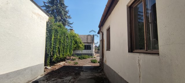 Eladó családi ház, Nagybaracskán, Szabadság téren 9.9 M Ft