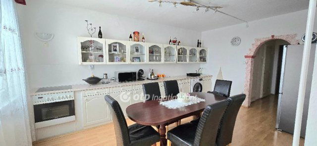 Eladó panellakás, Debrecenben 68.5 M Ft, 3 szobás