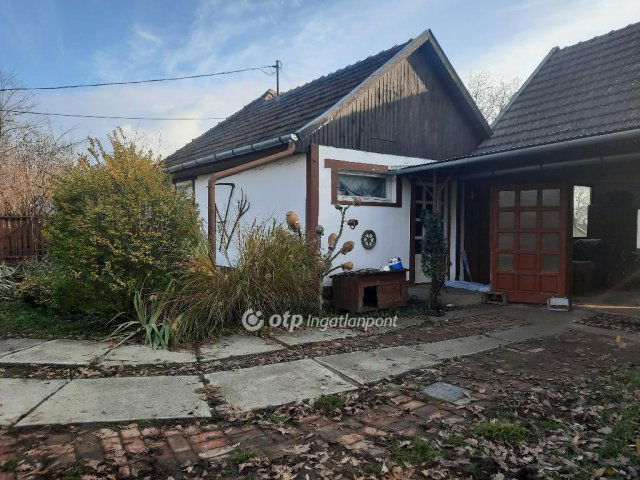 Eladó családi ház, Békésen 26.9 M Ft, 2 szobás