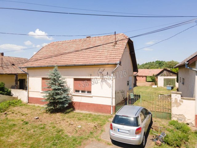 Eladó családi ház, Ipolyvecén 18 M Ft, 4 szobás
