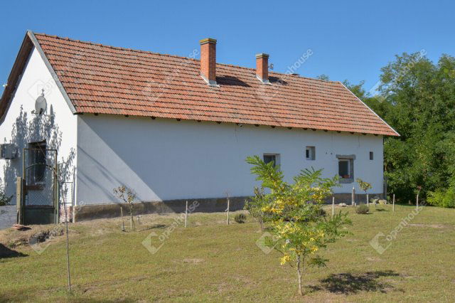 Eladó családi ház, Kisteleken 38.99 M Ft, 2 szobás