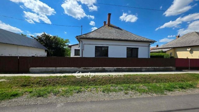 Eladó családi ház, Nádudvaron 35 M Ft, 2 szobás