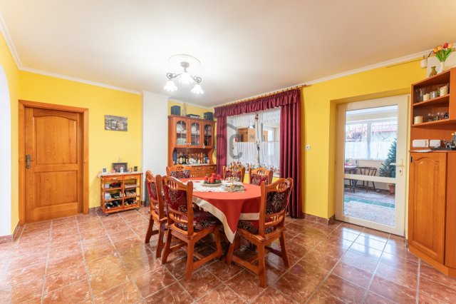 Eladó családi ház, Móron 79.5 M Ft, 4 szobás