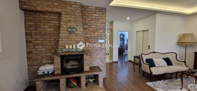 Eladó ikerház, Nyíregyházán 150 M Ft, 8 szobás