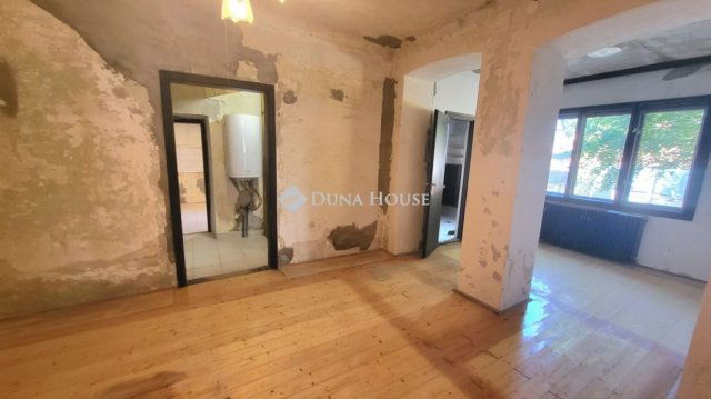 Eladó családi ház, Budakalászon 65 M Ft, 2 szobás