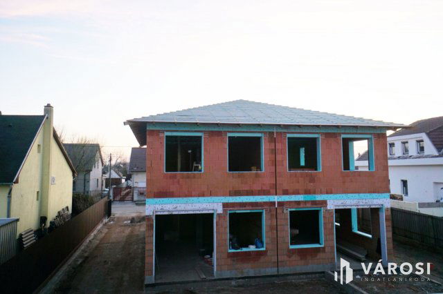 Eladó ikerház, Budapesten, XVIII. kerületben 119.9 M Ft, 4 szobás