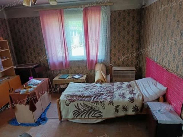 Eladó családi ház, Törökszentmiklóson 15 M Ft, 2 szobás