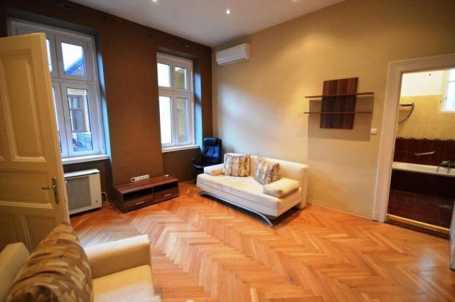 Kiadó téglalakás, albérlet, Budapesten, V. kerületben, 2 szobás