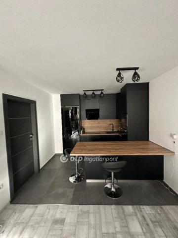 Eladó téglalakás, Budapesten, XIV. kerületben 135 M Ft, 3 szobás