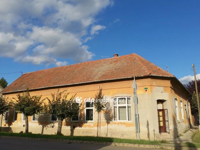 Eladó családi ház, Jánoshalmán 39.9 M Ft, 9 szobás