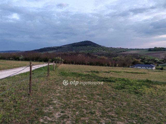 Eladó telek, Szomoron 35 M Ft / költözzbe.hu