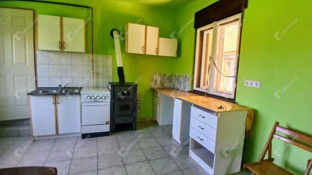 Eladó családi ház, Alsónemesapátiban 27.9 M Ft, 3 szobás