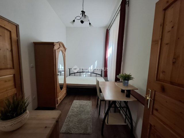 Eladó téglalakás, Pécsett 65 M Ft, 3 szobás